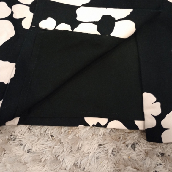LOFT black/white flower skirt size 10 - Picture 8 of 9